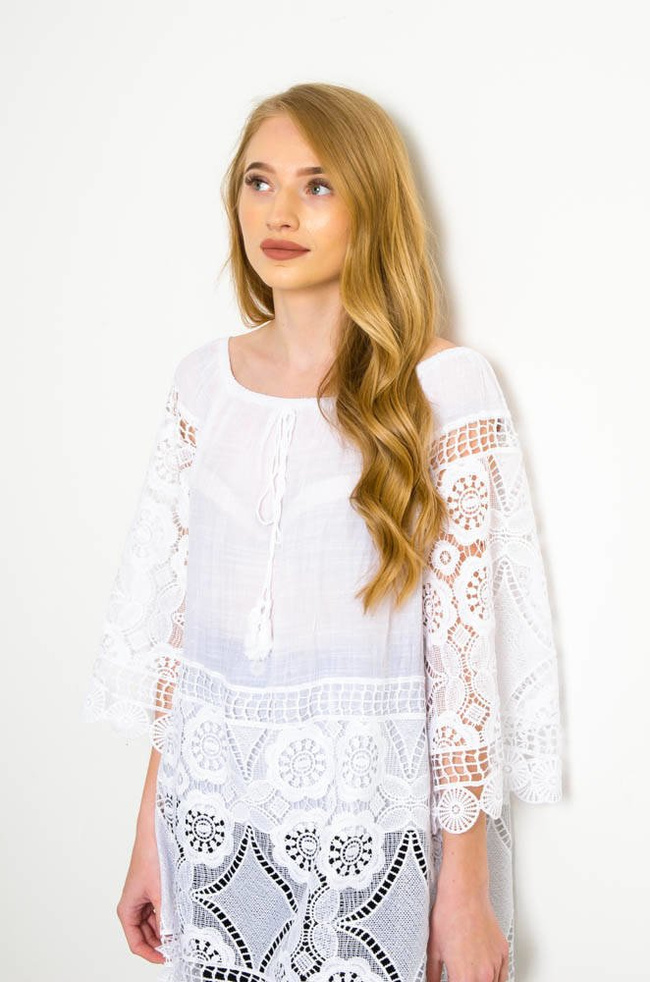 BIAŁA LUŹNA BLUZKA Z AŻUROWYMI WSTAWKAMI-WIĄZANA W DEKOLCIE