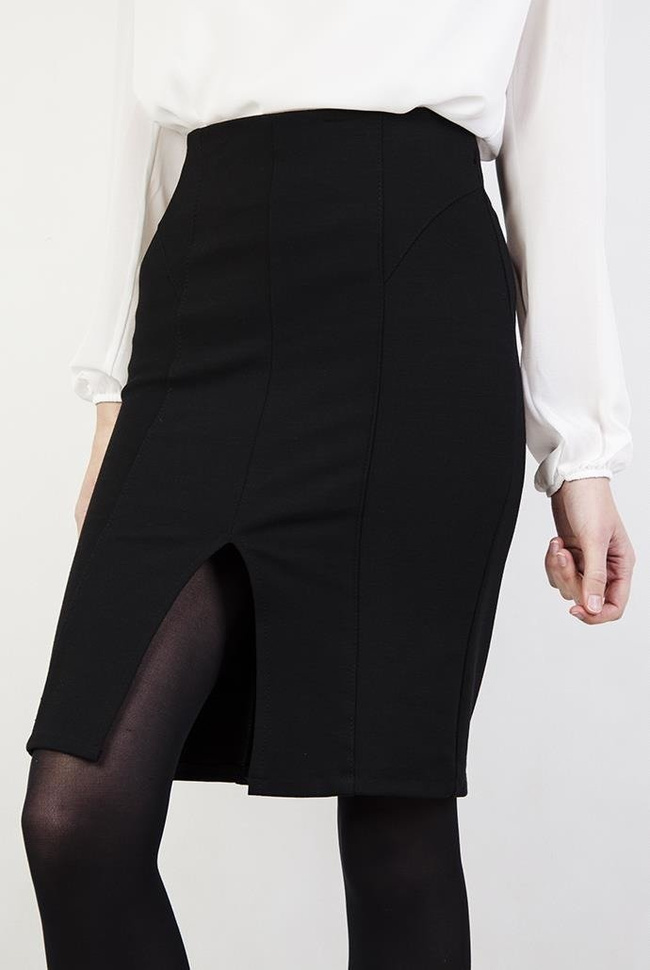 Czarna spódniczka ołówkowa z przeszyciami i wycięciem