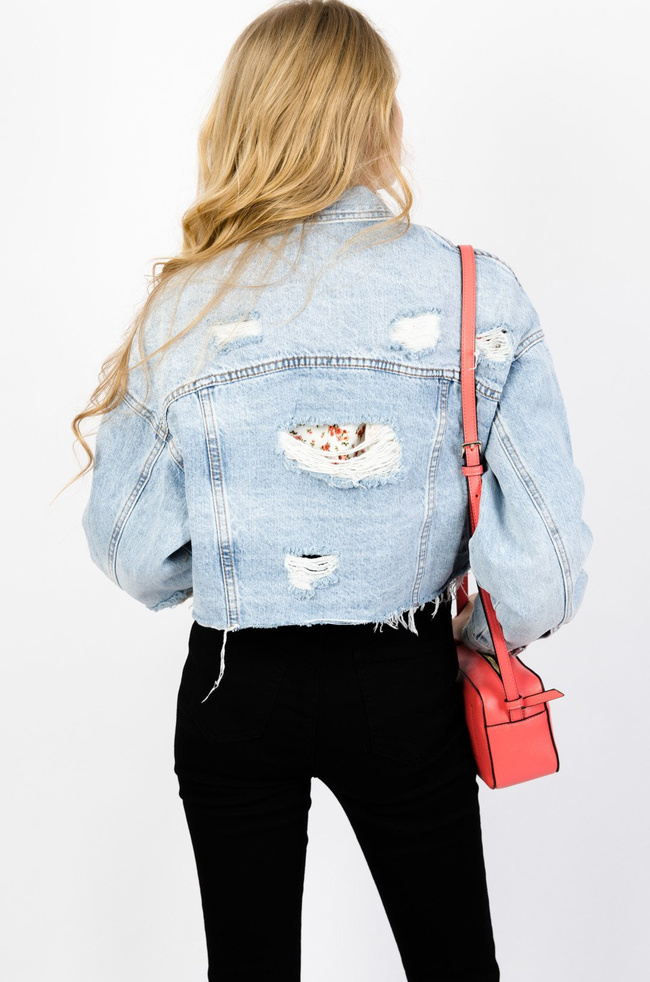 Krótka kurtka jeansowa oversize z przetarciami