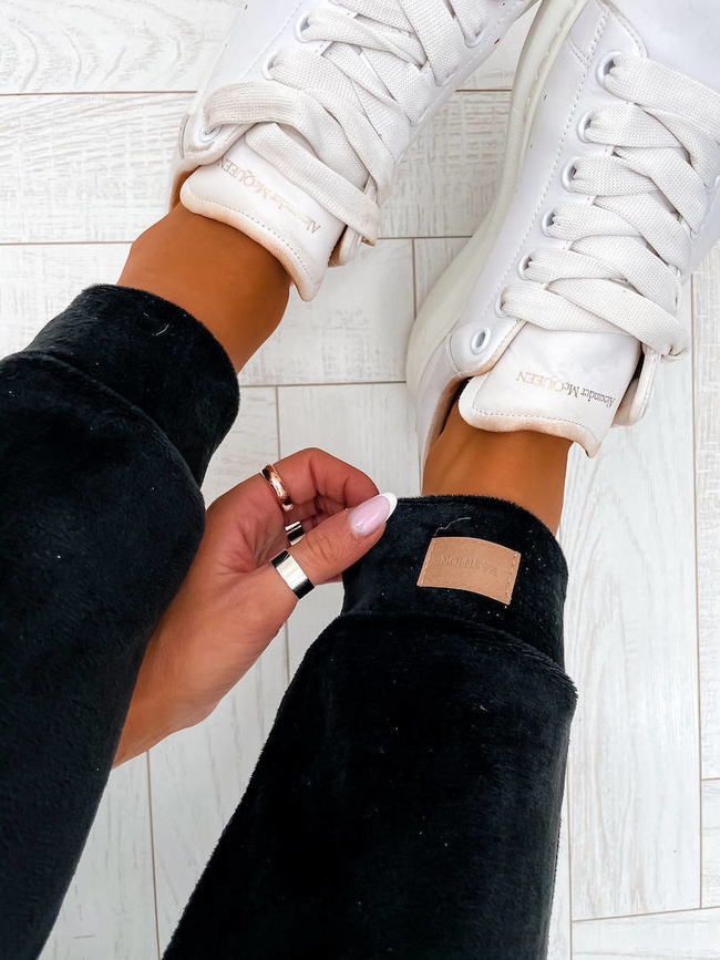 WELUROWY KOMPLET DRESOWY Z OZDOBNYMI NASZYWKAMI- CZARNY