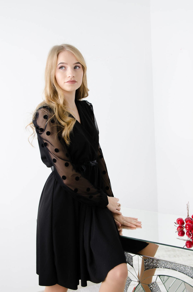 CZARNA SUKIENKA Z KOPERTOWYM DEKOLTEM,WIĄZANA W PASIE WSTĄŻKĄ