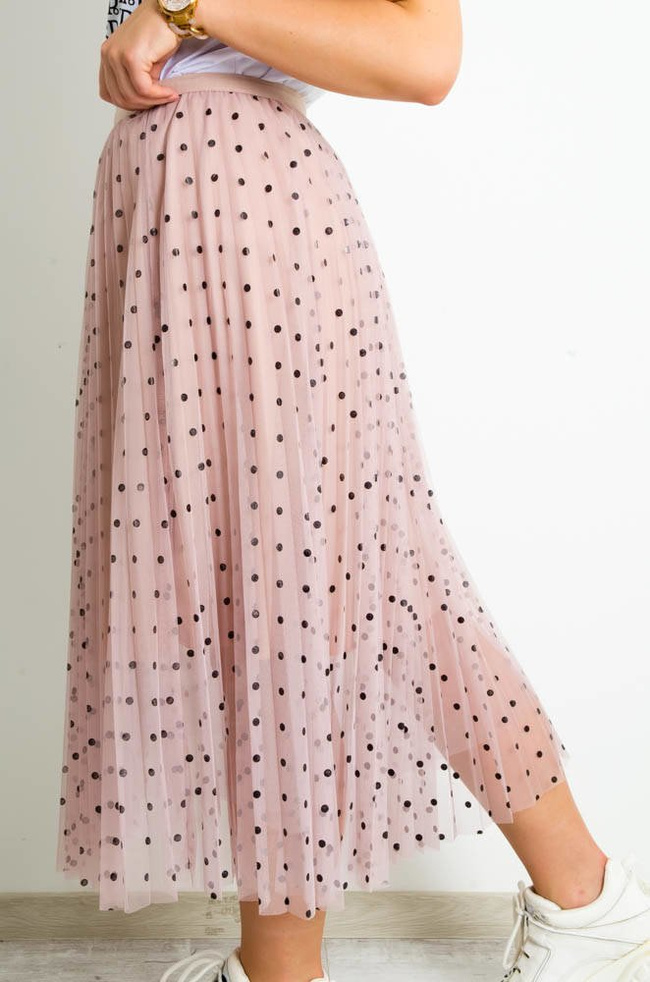 RÓŻOWA PLISOWANA SPÓDNICA MIDI Z TIULU W CZARNE KROPKI