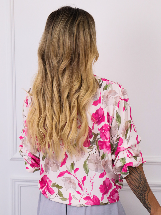 KOSZULA W RÓŻOWE KWIATY Z DRAPOWANYMI RĘKAWAMI I WIĄZANIEM