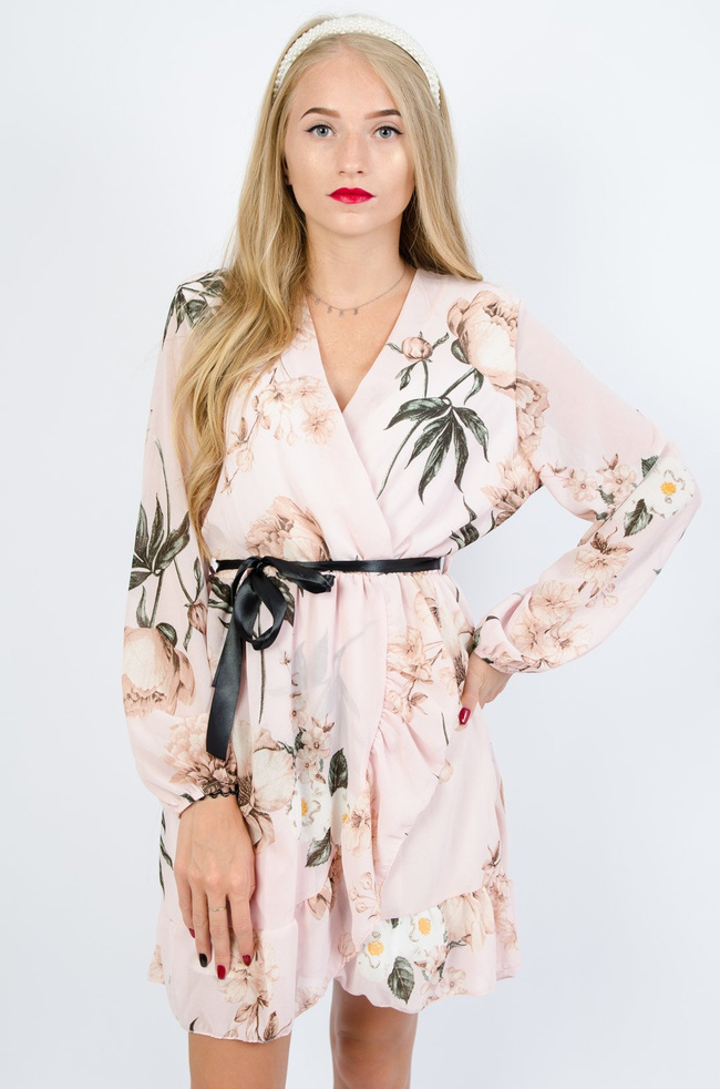 Różowa sukienka w kwiaty