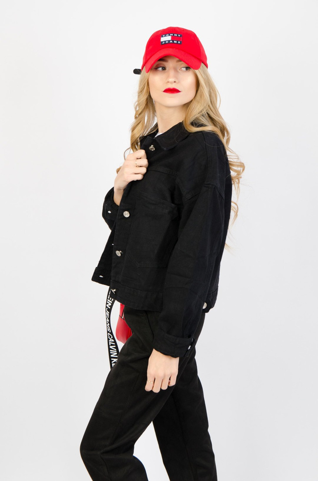 CZARNA KURTKA Z KIESZENIAMI