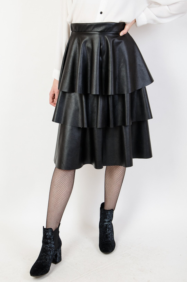 Czarna skórkowa spódnica z falbanami 