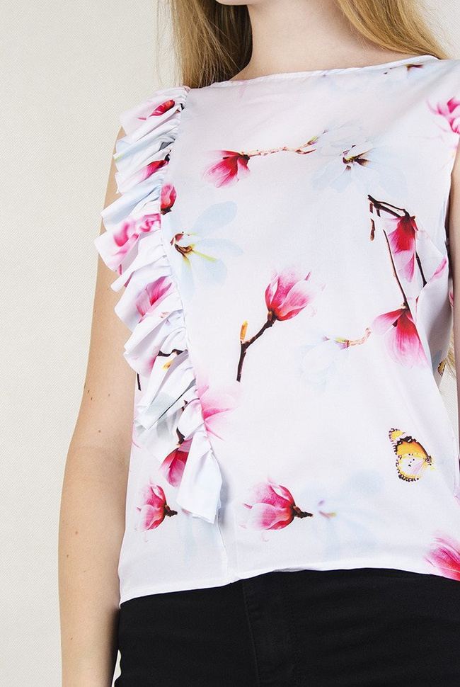 Biała bluzka w kwiaty, z falbaną