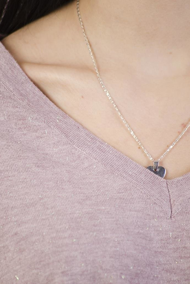 Jasnolawendowy sweterek z wiązaniami przy ramionach