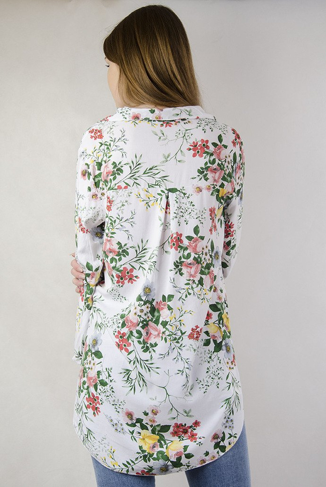 Biała luźna bluzka w kwiaty