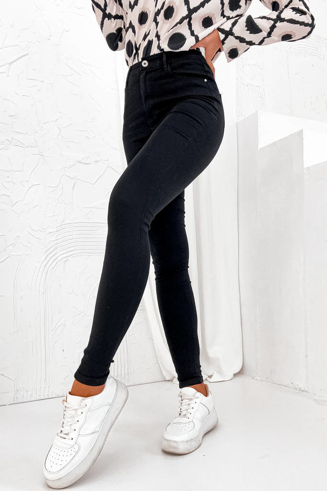 Czarne dopasowane spodnie z wysokim stanem