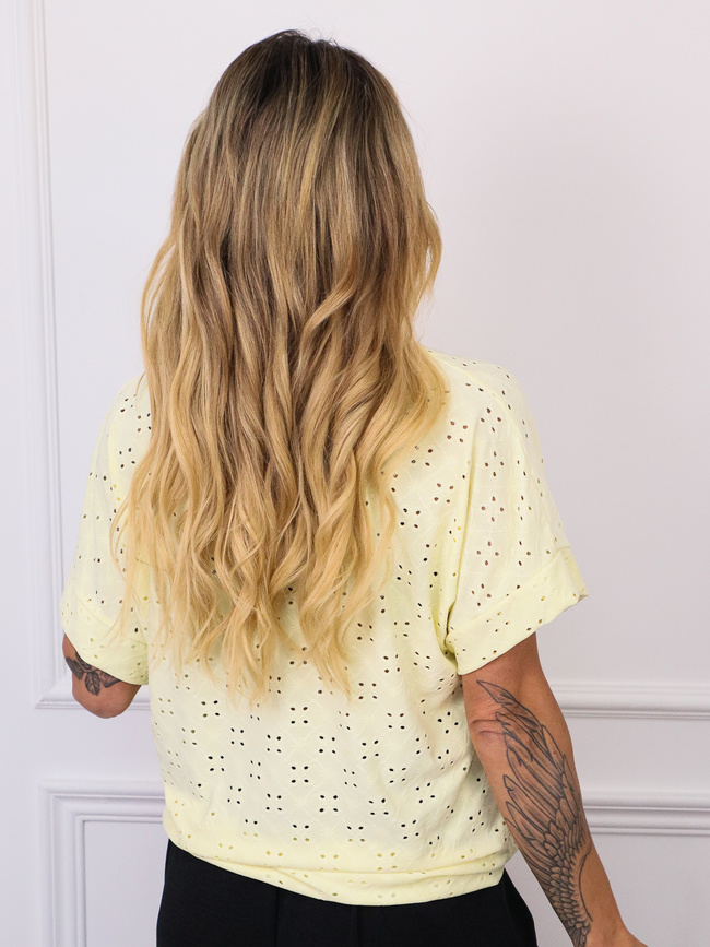 BLUZKA AŻUROWA Z GUZIKAMI I WIĄZANIEM NA DOLE- ŻÓŁTY