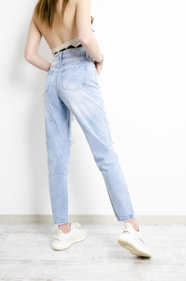 SPODNIE JEANSOWE MOM FIT Z DZIURAMI 