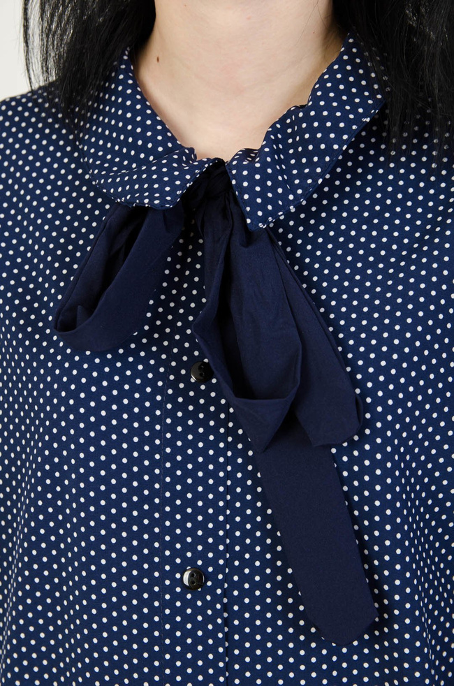 Granatowa bluzka w białe kropki z kokardą