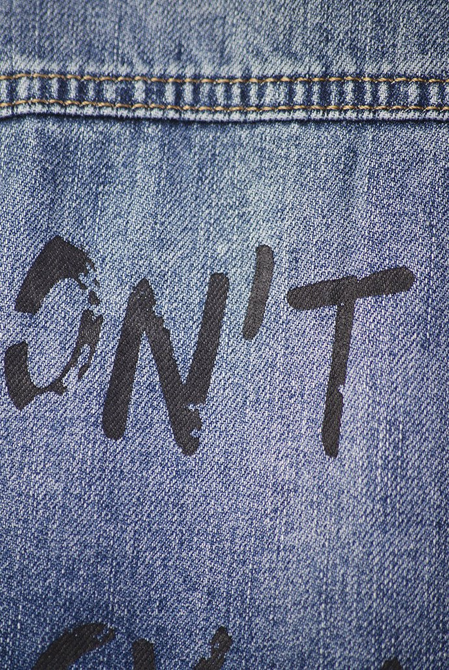 Kurtka jeansowa z motywem kwiatowym