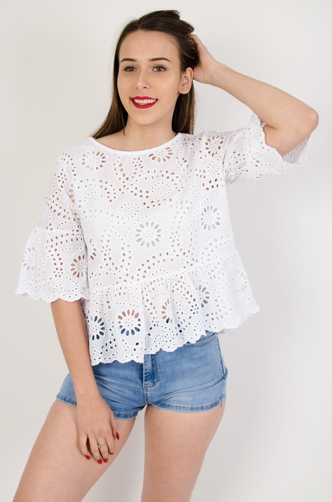 Biała ażurowa bluzka z rękawem 3/4