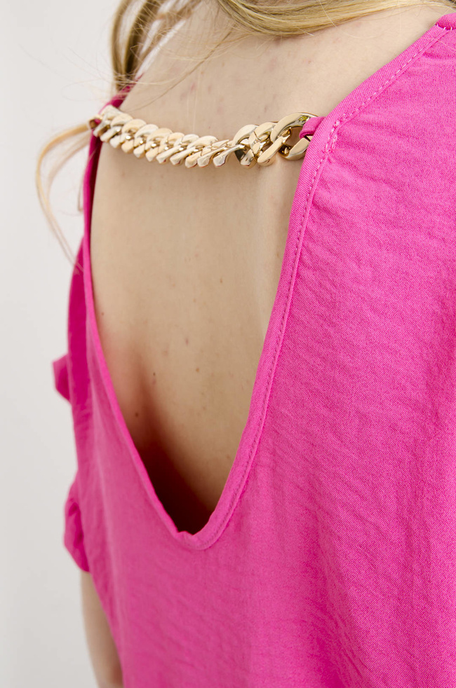 T-SHIRT Z OZDOBNYM ŁAŃCUSZKIEM I FALBANKAMI PRZY RĘKAWACH- RÓŻOWY