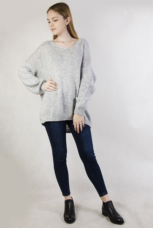  Luźny oversizowy sweter w kolorze szarym