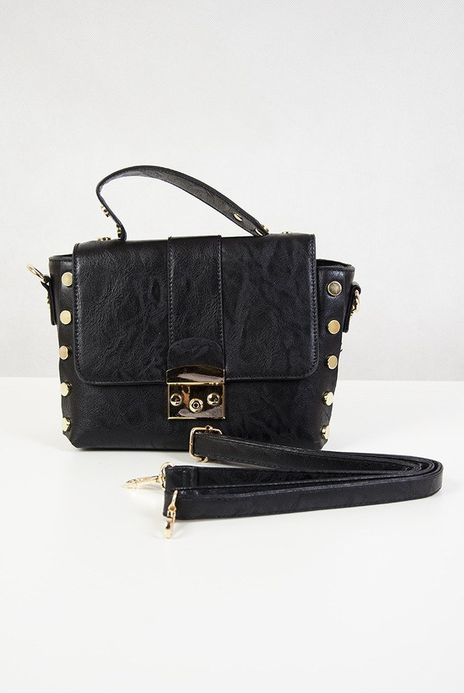Czarna torebka ze złotymi guzikami