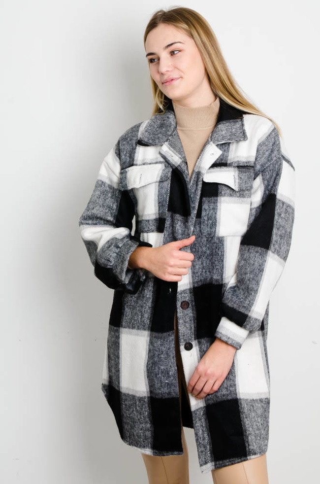 CZARNO BIAŁY PŁASZCZ KOSZULOWY W KRATĘ