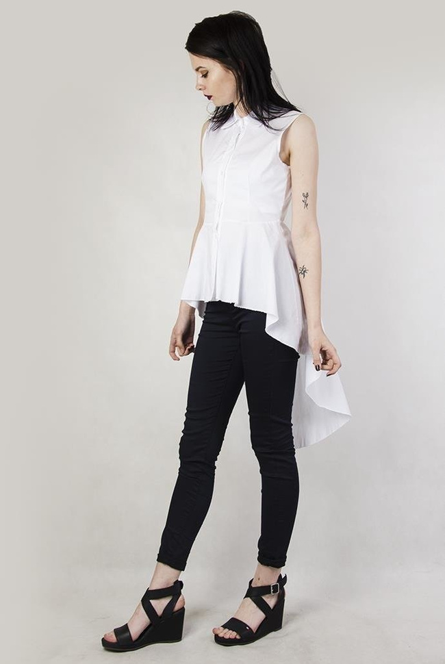 Biała koszula z przedłużanym tyłem