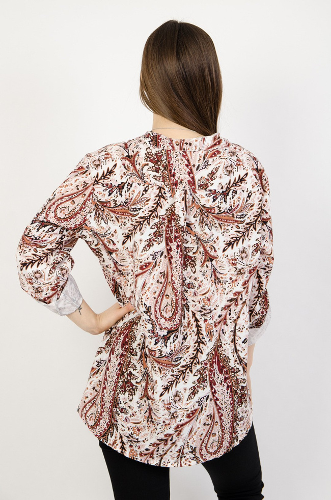 Biała wzorzysta bluzka zapinana na guziki