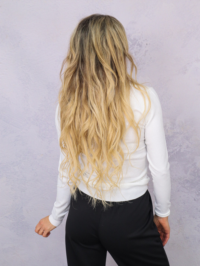 SWETER Z DEKOLTEM W SZPIC- BIAŁY