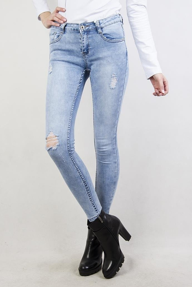 Jasne spodnie jeansowe, przylegające, z przetarciami