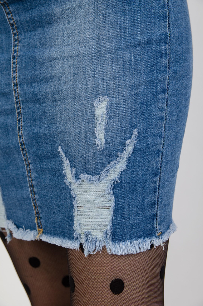 Dopasowana spódnica jeansowa z przetarciami
