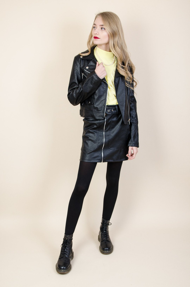 Czarna ramoneska z imitacji skóry