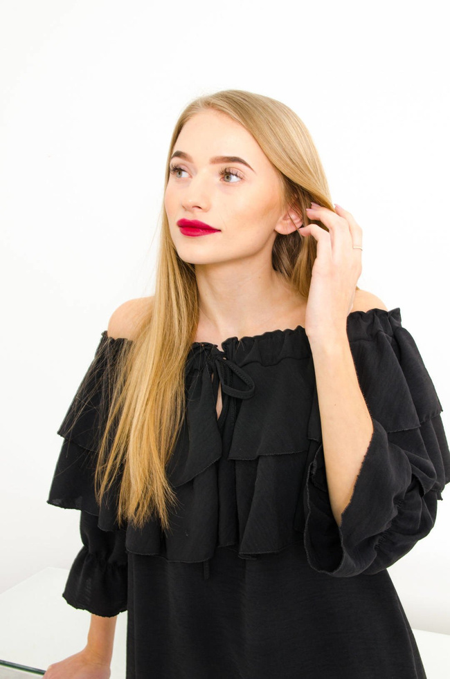 CZARNA BLUZKA HISZPANKA Z WIĄZANIEM W DEKOLCIE