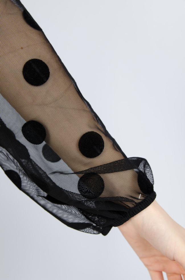 Czarna bluzka z siateczki w grochy