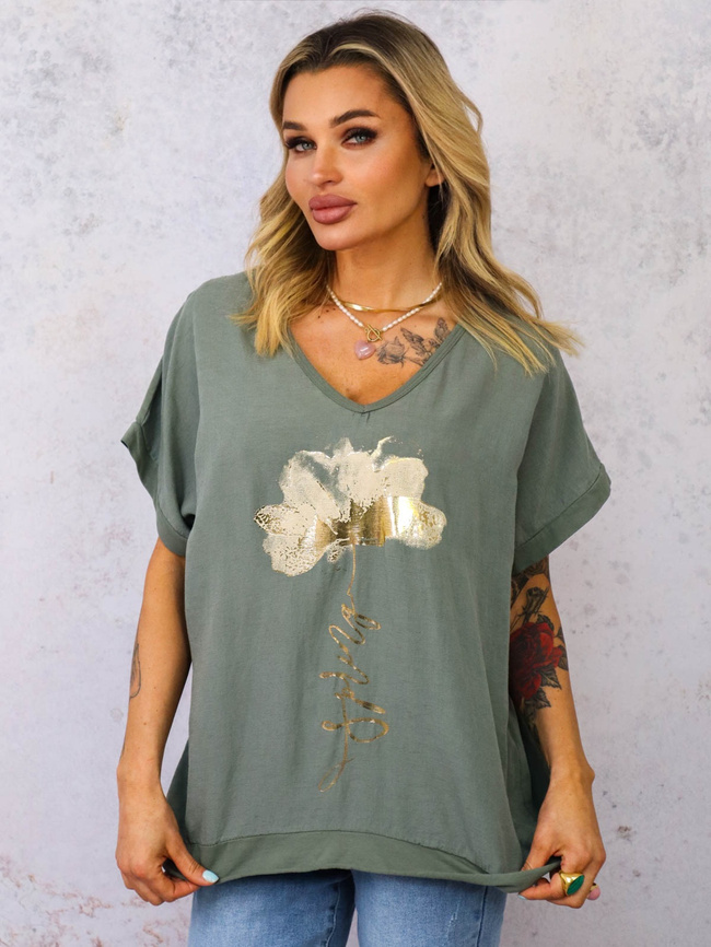 T-SHIRT ZE ZŁOTYM KWIATEM I DEKOLTEM W SZPIC- ZIELONY