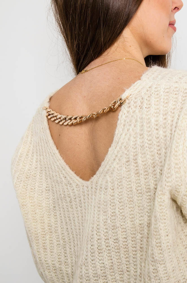 BEŻOWY SWETER Z ŁAŃCUSZKIEM