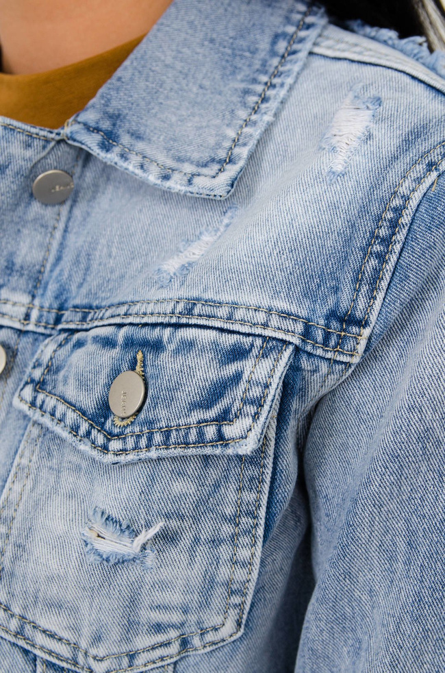KRÓTKA KURTKA JEANSOWA Z SZARPANIEM I PRZETARCIAMI