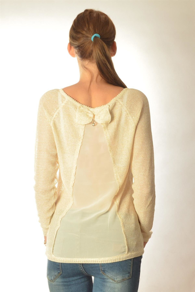 Beżowy sweter z kokardką