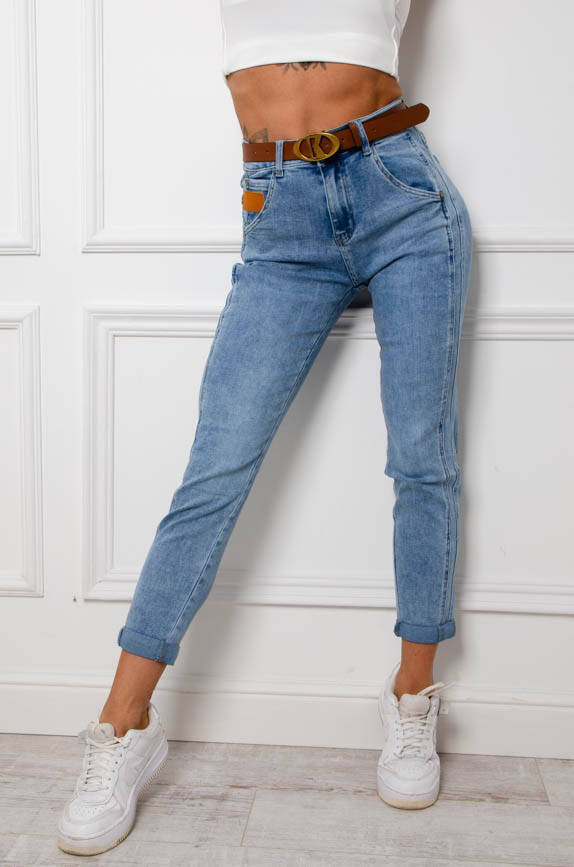 SPODNIE JEANSOWE Z OZDOBNYMI PRZESZYCIAMI NA NOGAWKACH- JEANS+ PASEK- NIEBIESKIE