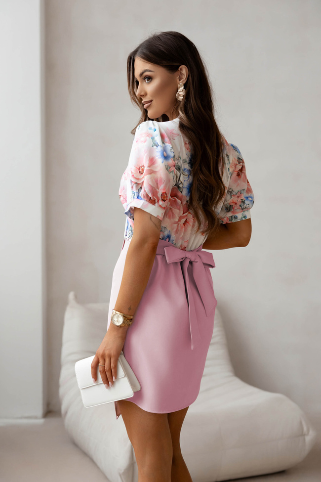 SUKIENKA MINI Z KOPERTOWĄ GÓRĄ W KWIATY- PUDROWY RÓŻ
