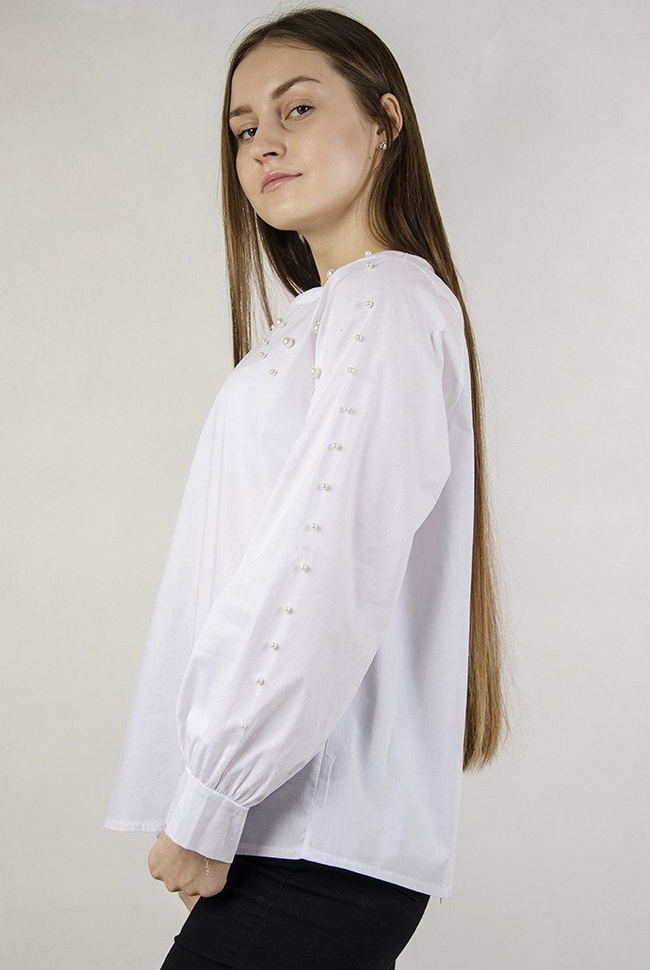 Biała bluzka koszulowa z perełkami