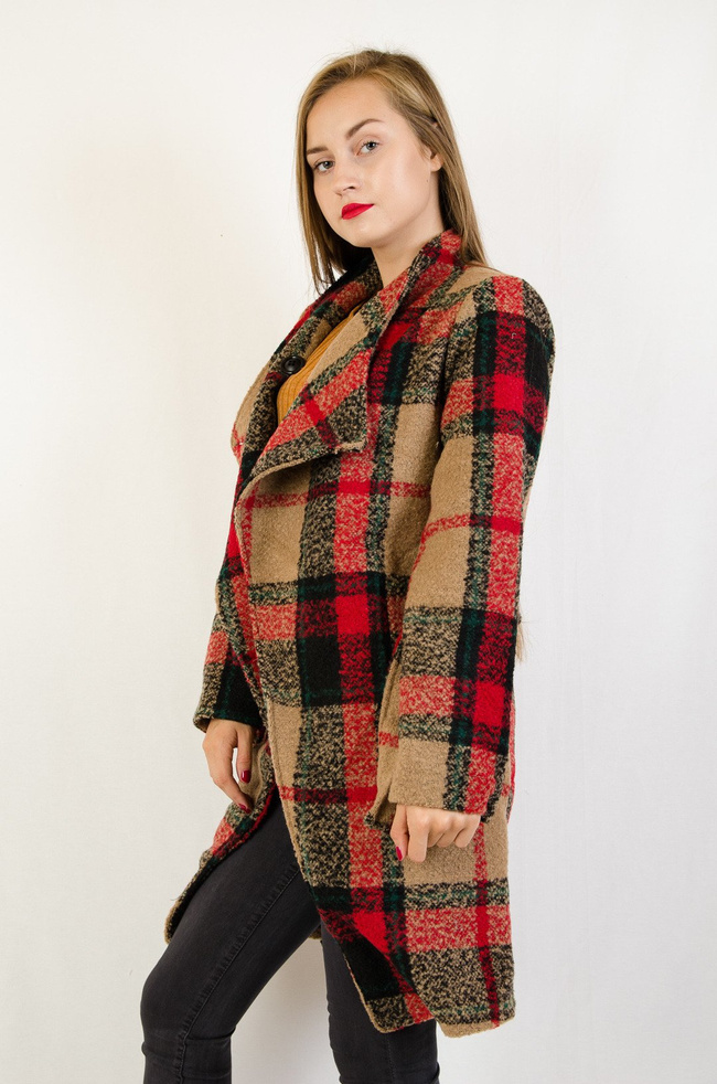 Beżowy płaszcz w kratę, z wiązaniem w pasie oraz guzikiem przy szyi