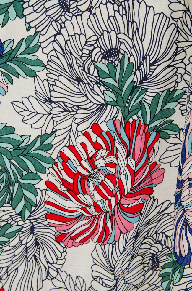 Biała długa sukienka w kwiaty