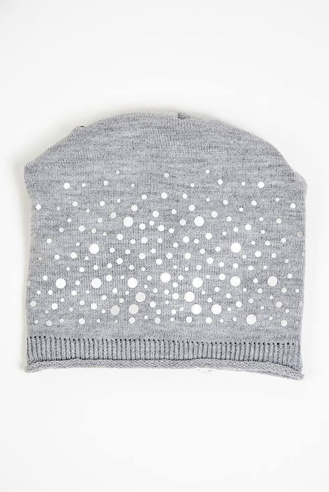 Jasnoszara czapka ze srebrnymi kropkami