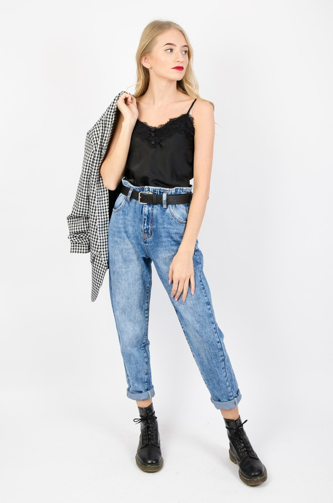 CZARNA SATYNOWA BLUZKA NA CIENKICH RAMIĄCZKACH