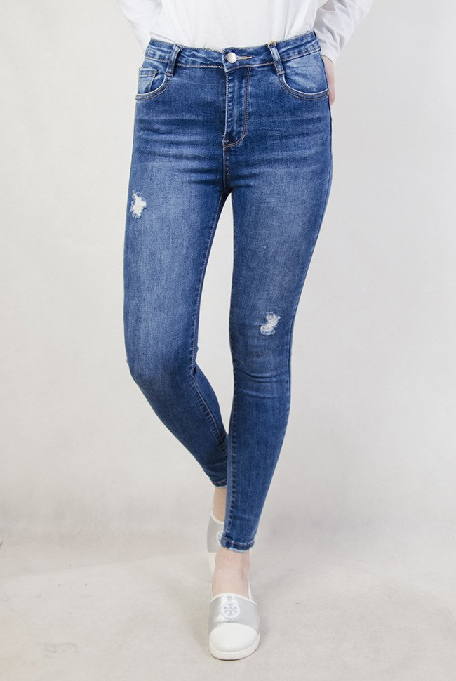 Spodnie jeansowe z wysokim stanem oraz białym paskiem