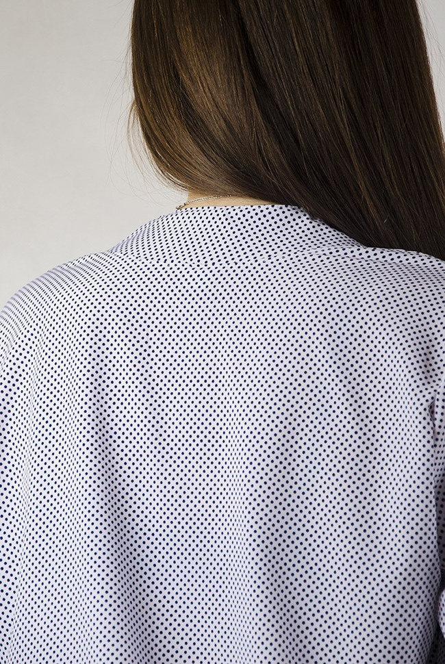 Biała bluzka w czarne kropki 