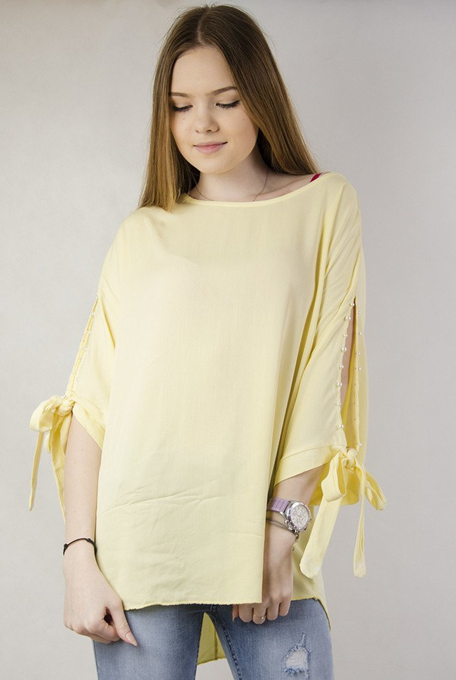 Żółta asymetryczna bluzka z wiązaniem przy rękawie oraz perełkami