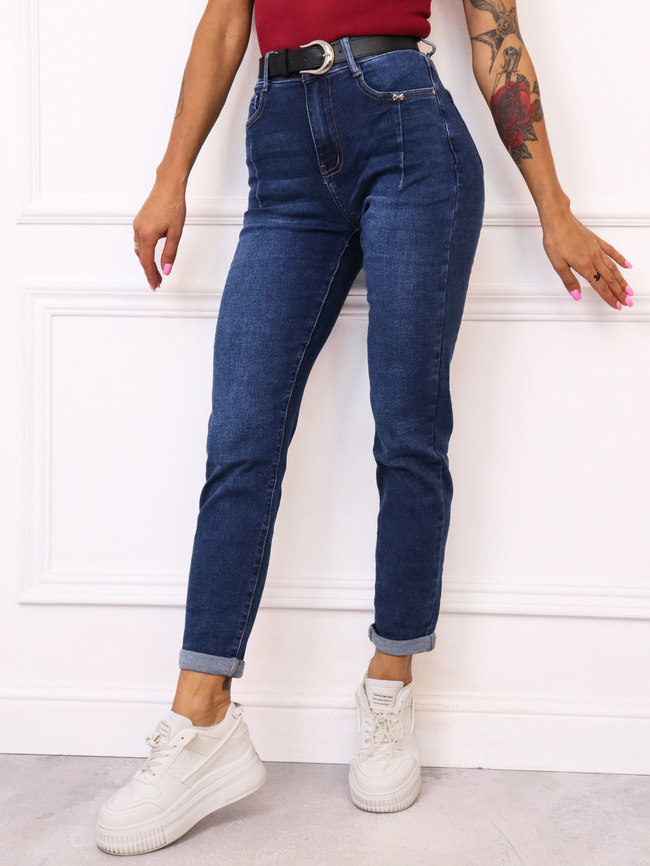 SPODNIE JEANSOWE MOM FIT Z PRZESZYCIAMI NA KIESZENI I KOKARDKĄ+ PASEK