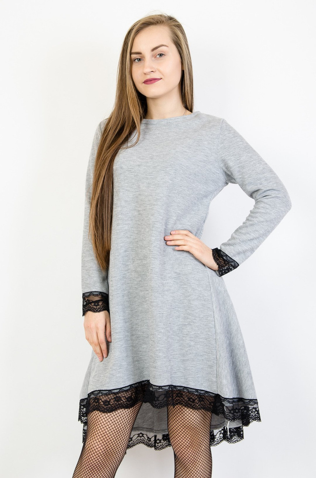 Szara sukienka z przedłużanym tyłem zakończona koronką