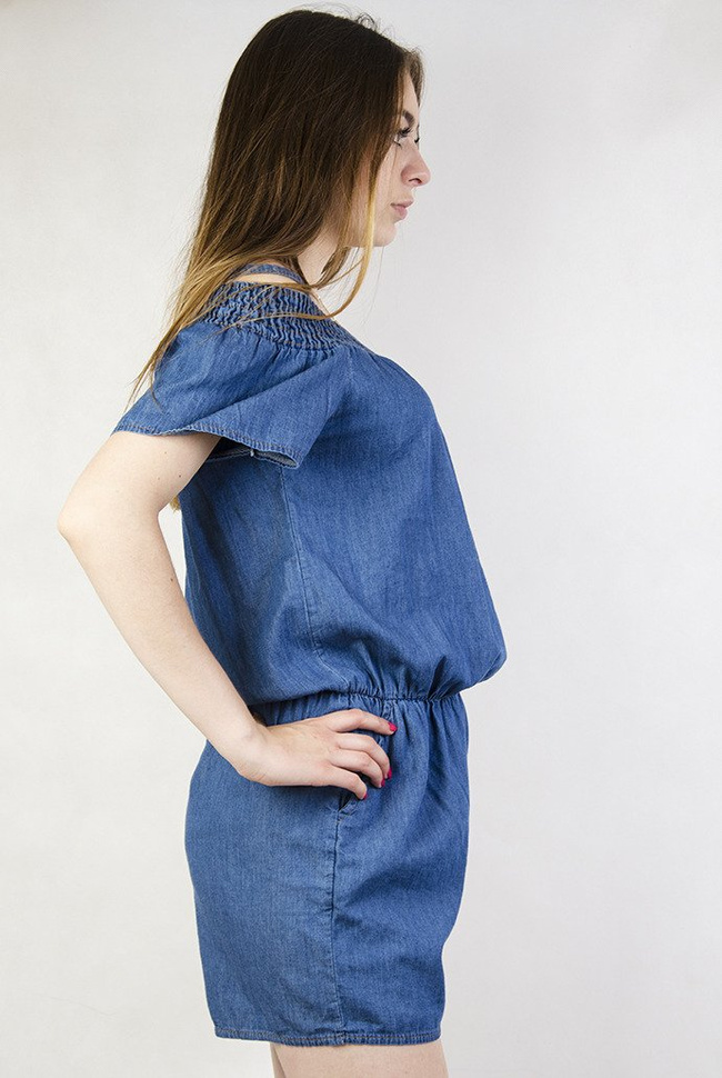 Jeansowy kombinezon z odkrytymi ramionami