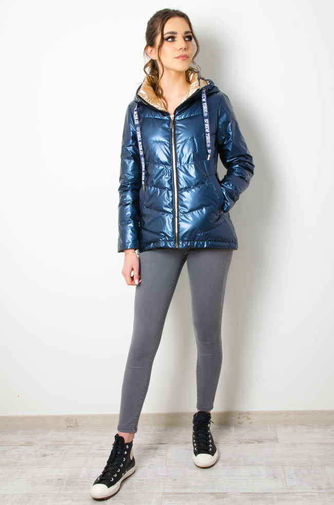 KURTKA PRZEJŚCIOWA PIKOWANA Z KAPTUREM-GRANATOWA