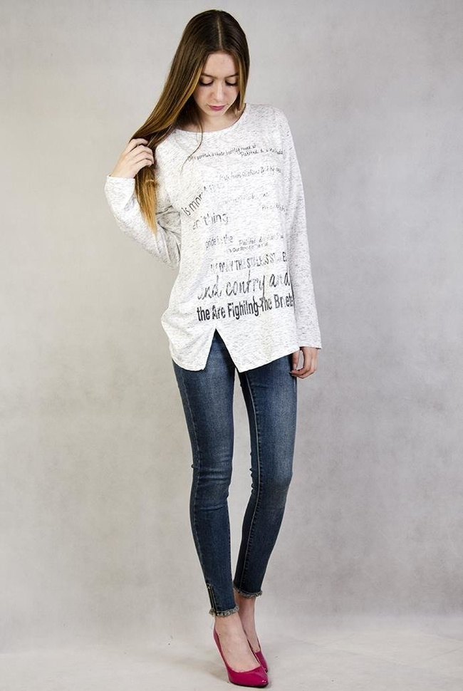 Jasnoszara bluzka z czarnymi napisami